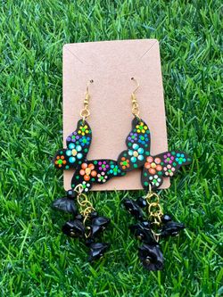 Aretes de Mariposa con Colgante bellos Hechos a mano $18. Disponible en el area de Ontario