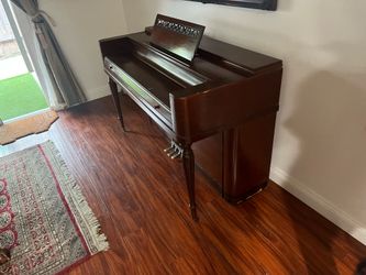 Upright Wurlitzer piano