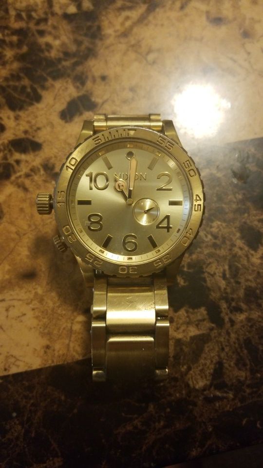 Nixon 5150 gold watch