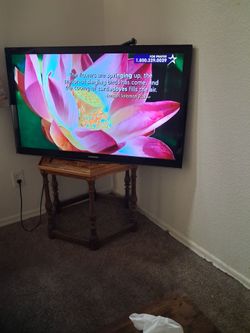 Samsung TV 48" hdtv 1080p hmdi and usb.
