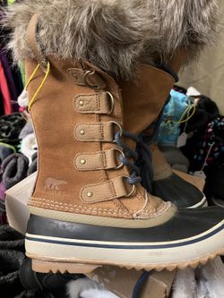 Womens Sorel Snow Boots Size 5.5 in Great Condition 