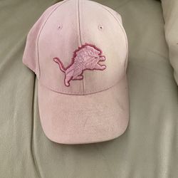 Women’s pink lion hat