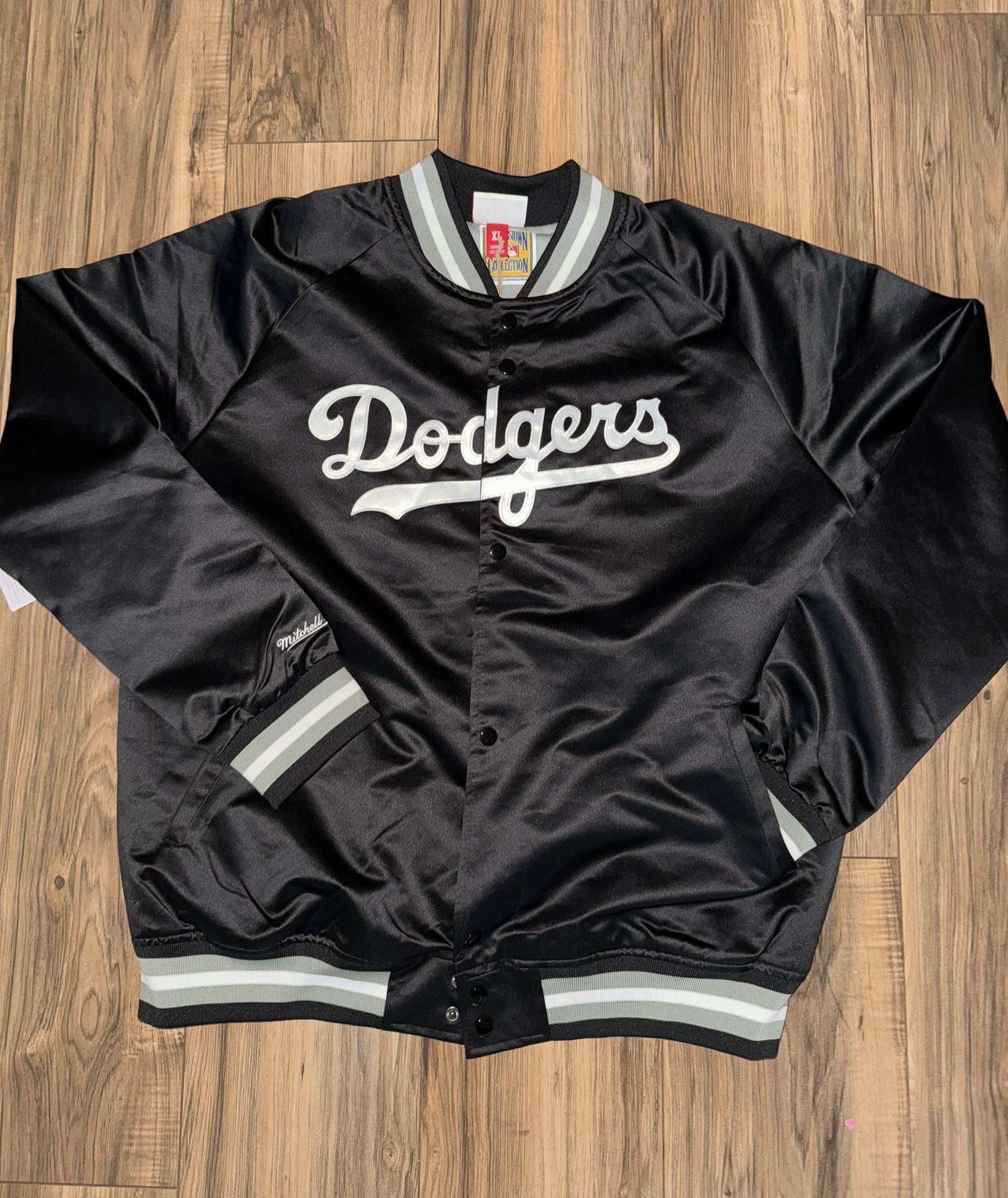 New men’s size large & XL Mitchell & ness LA Dodgers satin jacket