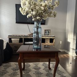 Queen Anne Style Cherry Wood End Table For Sale!!