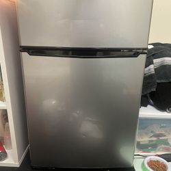 galanz mini fridge good condition