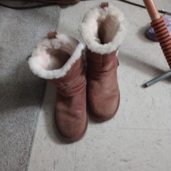 UGG Boots Barely Worn! Like New. 