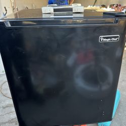 Black Magic Chef Mini Refrigerator