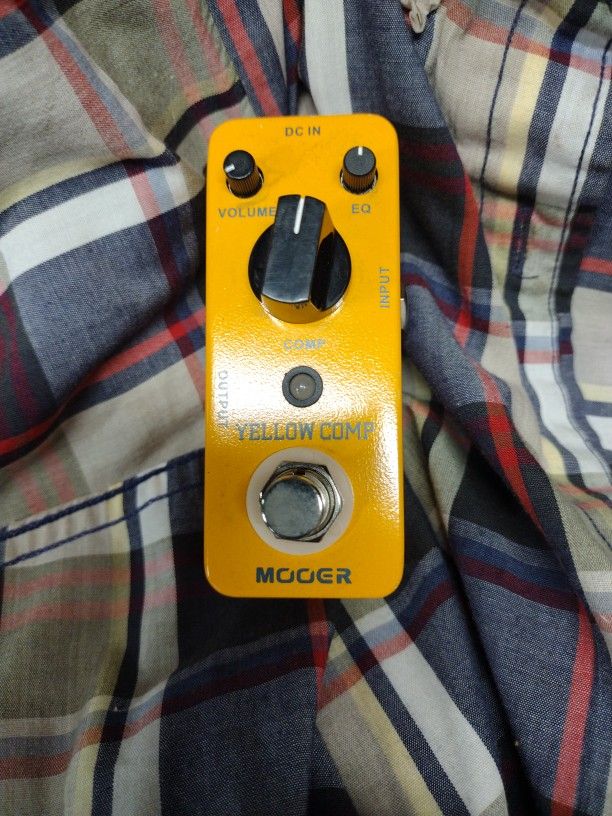 Moore Yellow Comp Guitar Pedal