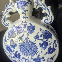 Antique Chinese Vase 