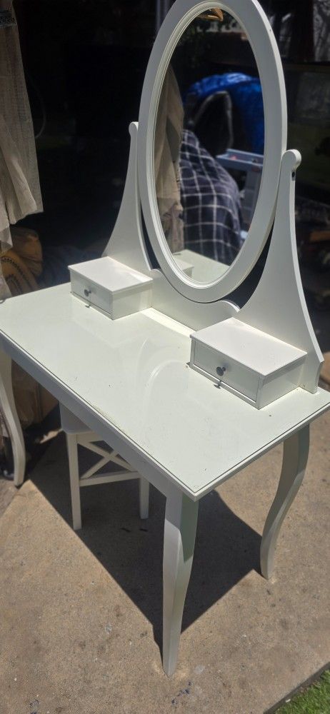 Gorgeous White VANITY mirror With Matching Bench