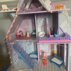 LOL Ice House And Toys 