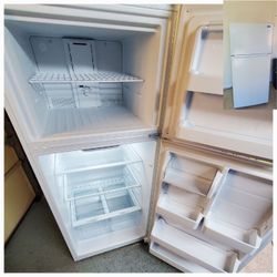 18 cu.ft Top Freezer Fridge - Vissani - Practically  New 