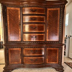 A.R.T. Old World Master Armoire 