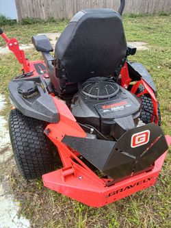 Gravely Zero Turn Like New 22hrs 44 Inch Cut 