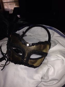 Mask gold & black