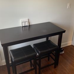 Table With 2 Chairs 