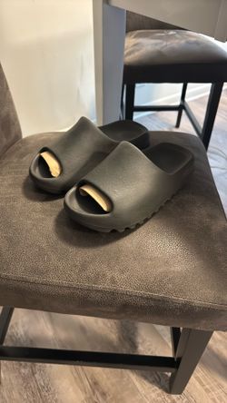 Official Yeezy Slides Size 5 Black