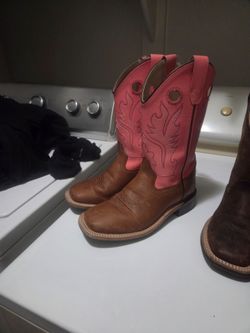 Cowgirl boots 2.5 size used but still  good