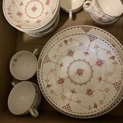 Dinnerware -  Franciscan English Ironstone "Erica" 