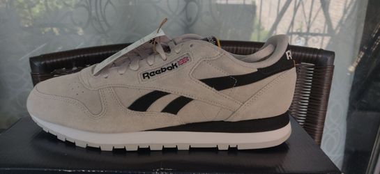 Mens Size 10 Reebok Classic Running shoe