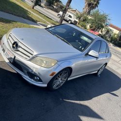 Mercedes Benz C(contact info removed) ….197,000 Millas Salvage 