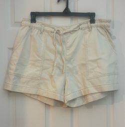 Brand new Ladies ivory pull-on twill utility shorts size XXL