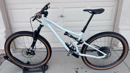 2022 Specialized Stumpjumper Expert Carbon Size Large