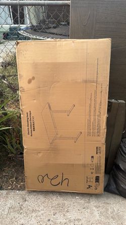 Electric standing desk
