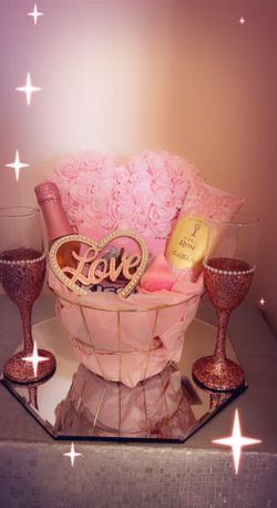 Oder your Valentines baskets and Heart roses 