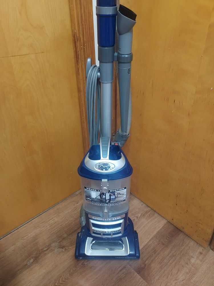 Shark Rotator Liftaway Delux Upright Bagless Vacuum Cleaner Assembly With Hose Assembly Wand Assembly SEE POST. 