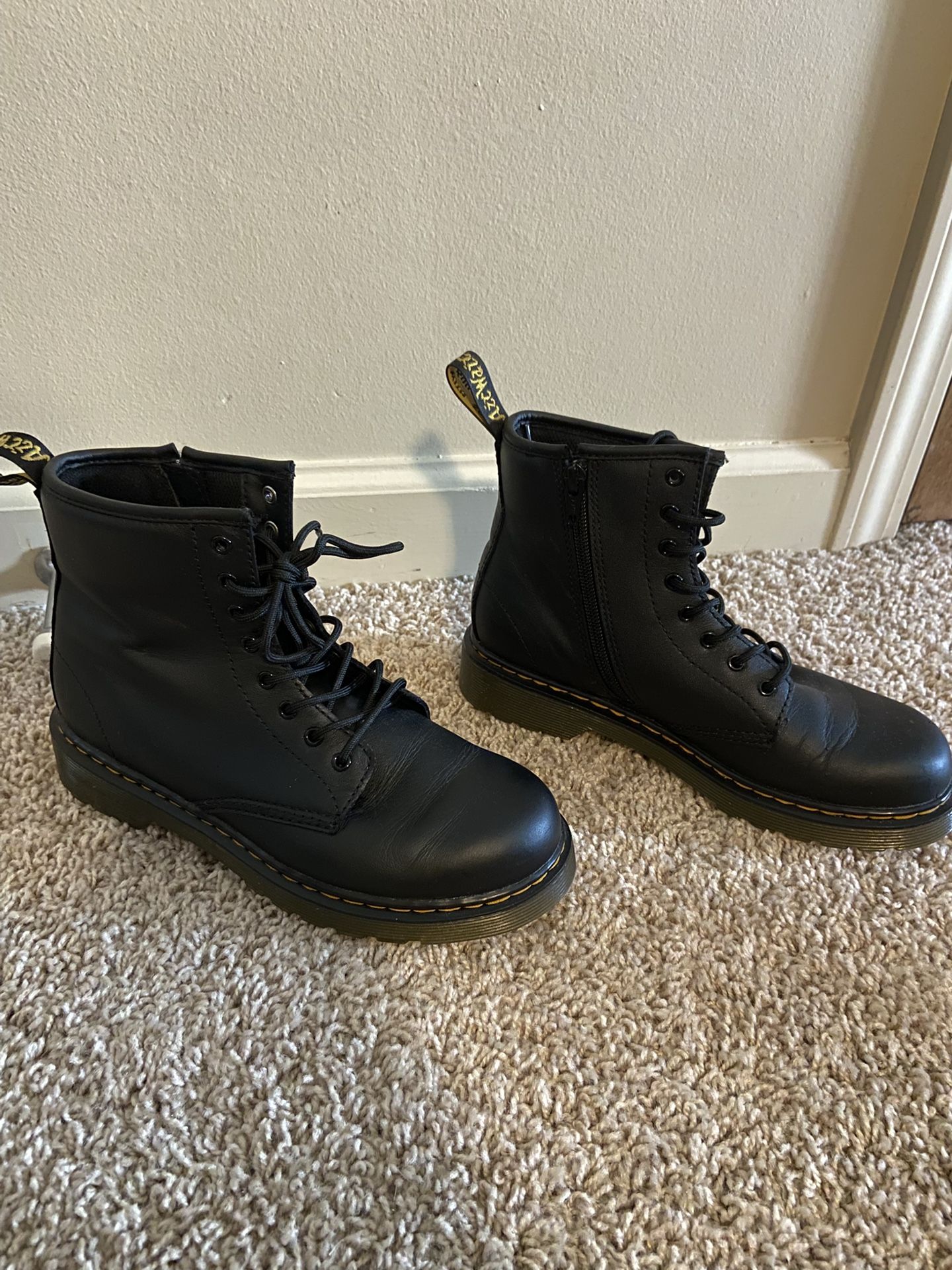 DOC MARTIN 1460 LEATHER LACE UP BOOT