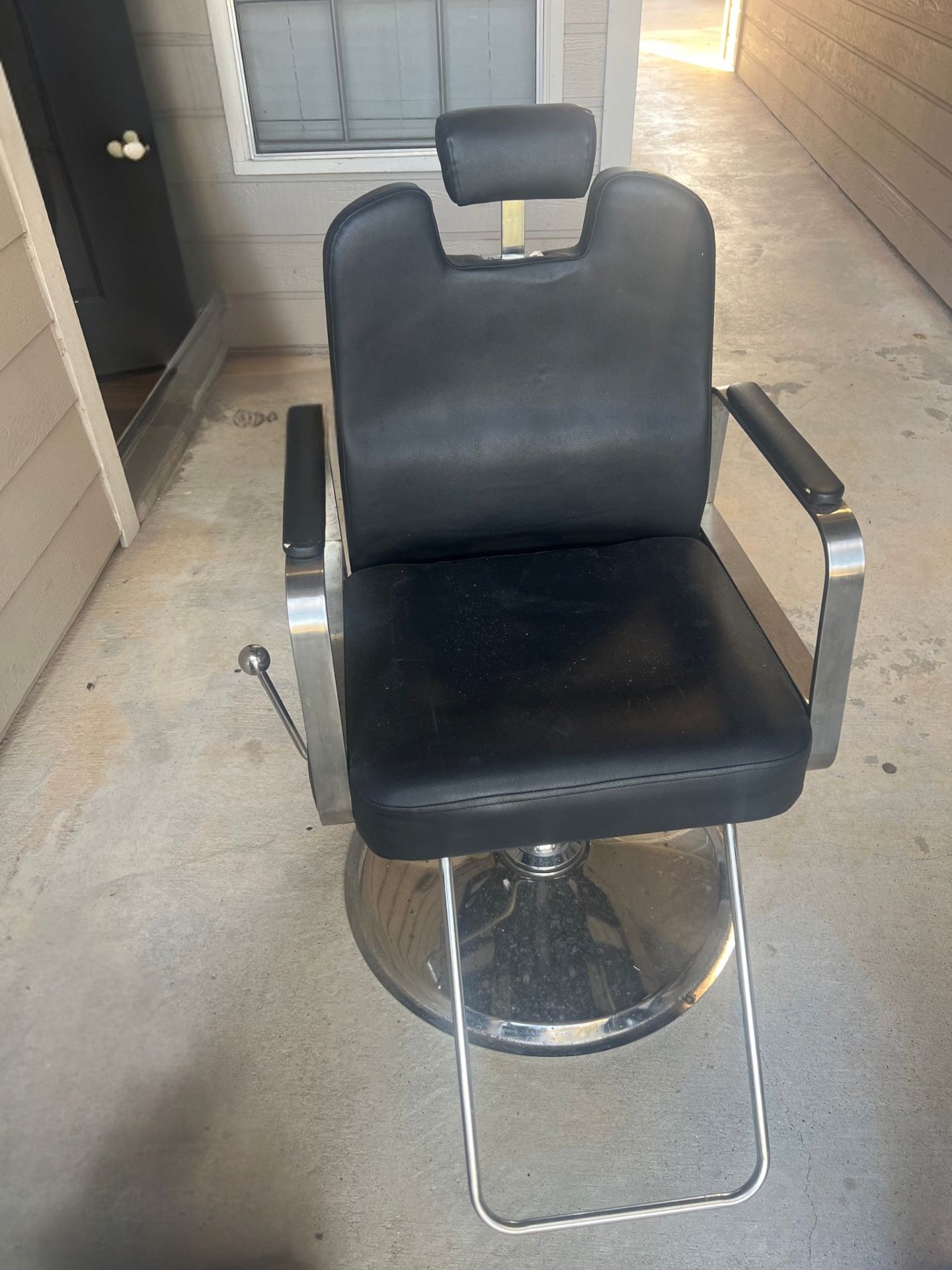 Professional barber / salon chair