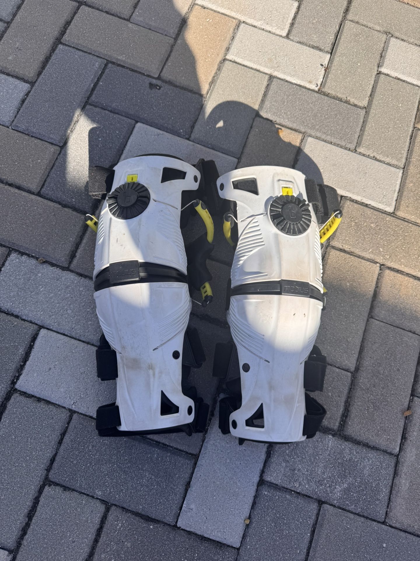 Mobius Knee Brace Size M