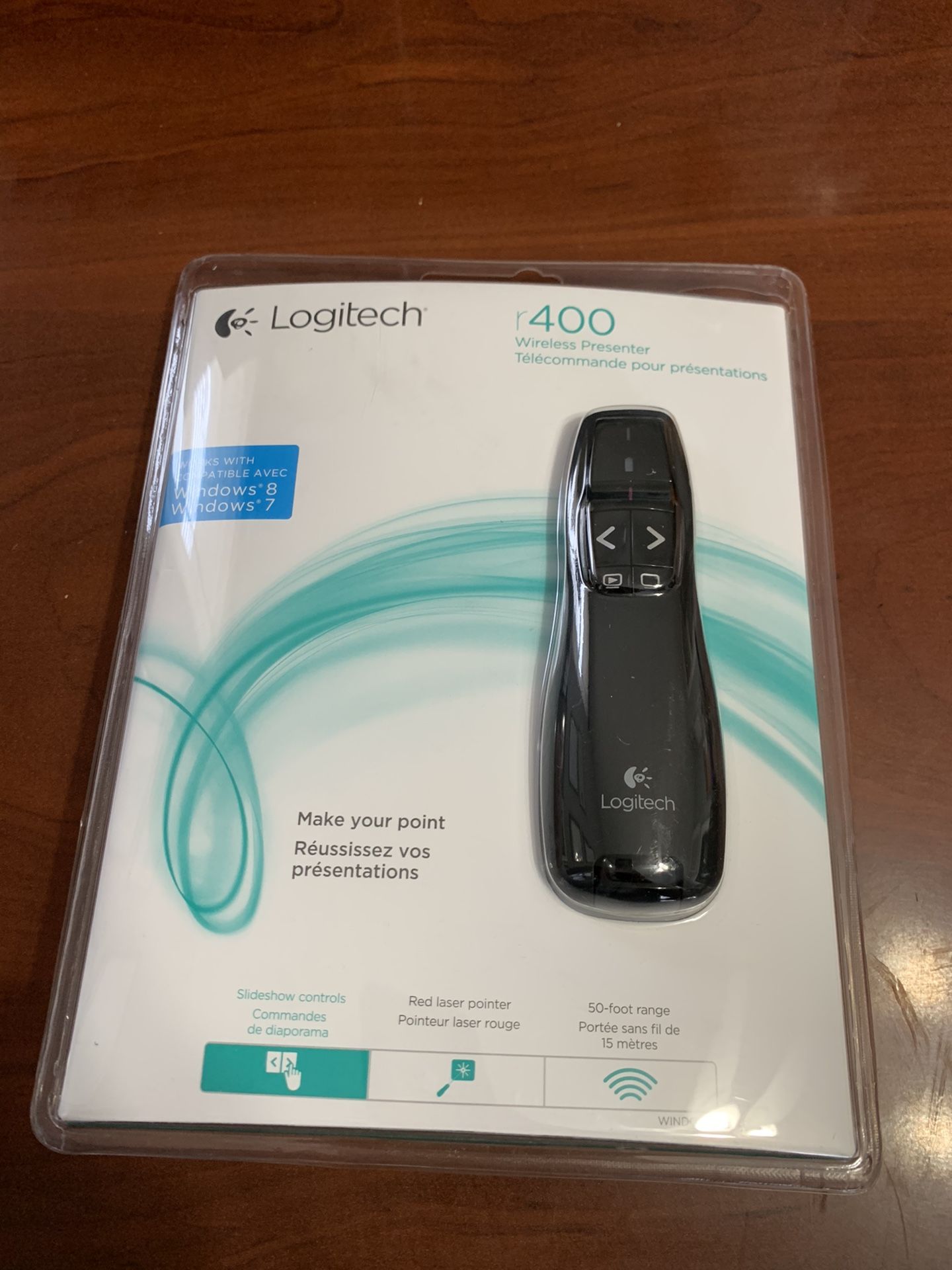 Logitech Wireless Presenter R400, Wireless Presentation Remote Clicker with Laser Pointer