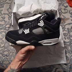 Jordan 4 White Thunder   SIZE 13M