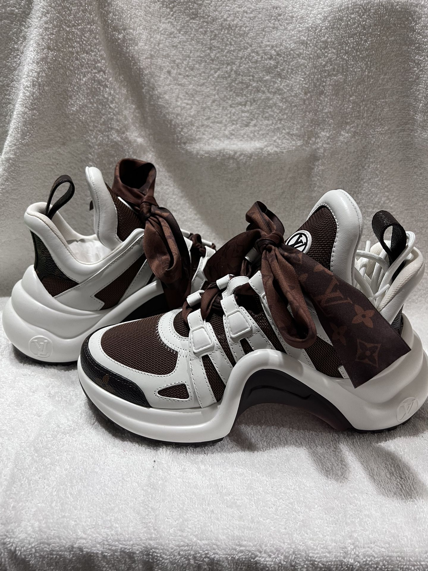 LOUIS VUITTON LV Archlight Sneaker White. Size 35