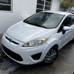 2013 ford fiesta $2500