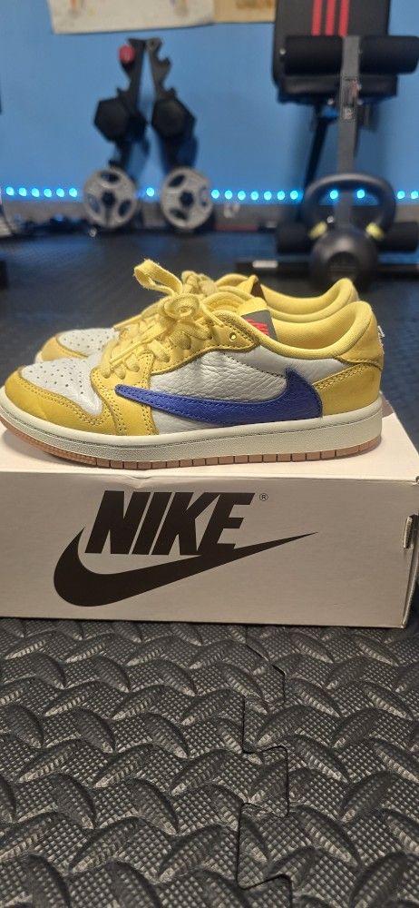 Travis Scott Low Canary Yellow/blue Size 13.5c