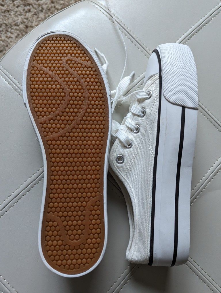 BRAND NEW Women's Size 6 Sneakers