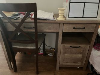 Computer desk