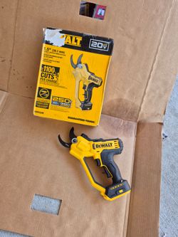 Dewalt 20-Volt MAX 1 -1/2 in. Capacity Cordless Battery Powered Pruner (Tool Only
