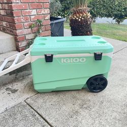 Like NEW, IGLOO 90qt Roller Cooler. Only Used Once