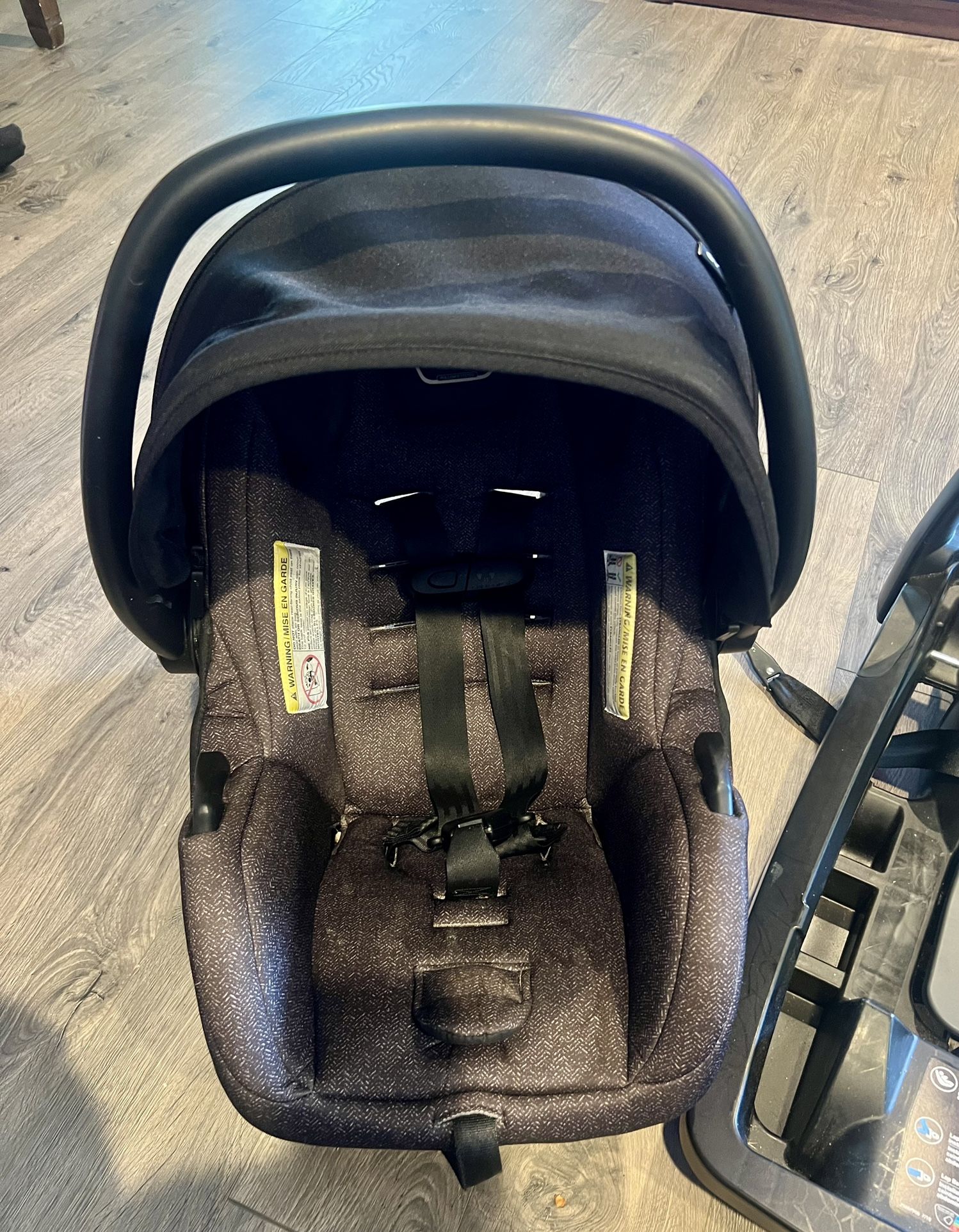 Rear facing infant car seat w/ base…asiento de seguridad de coche para bebés