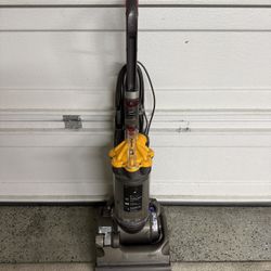 Dyson Dc33 MultiFloor Upright Vacuum Cleaner