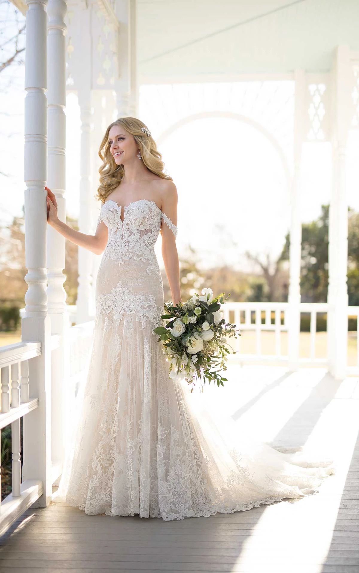 Never Worn Martina Liana Wedding Dress Style 1012