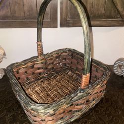 2 Toned Square Basket w/Handle