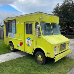 1987 Chevrolet P-30 1