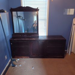 Dresser And Mirror Set 