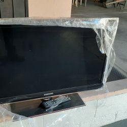 TV Samsung  32 Inch With Remote 