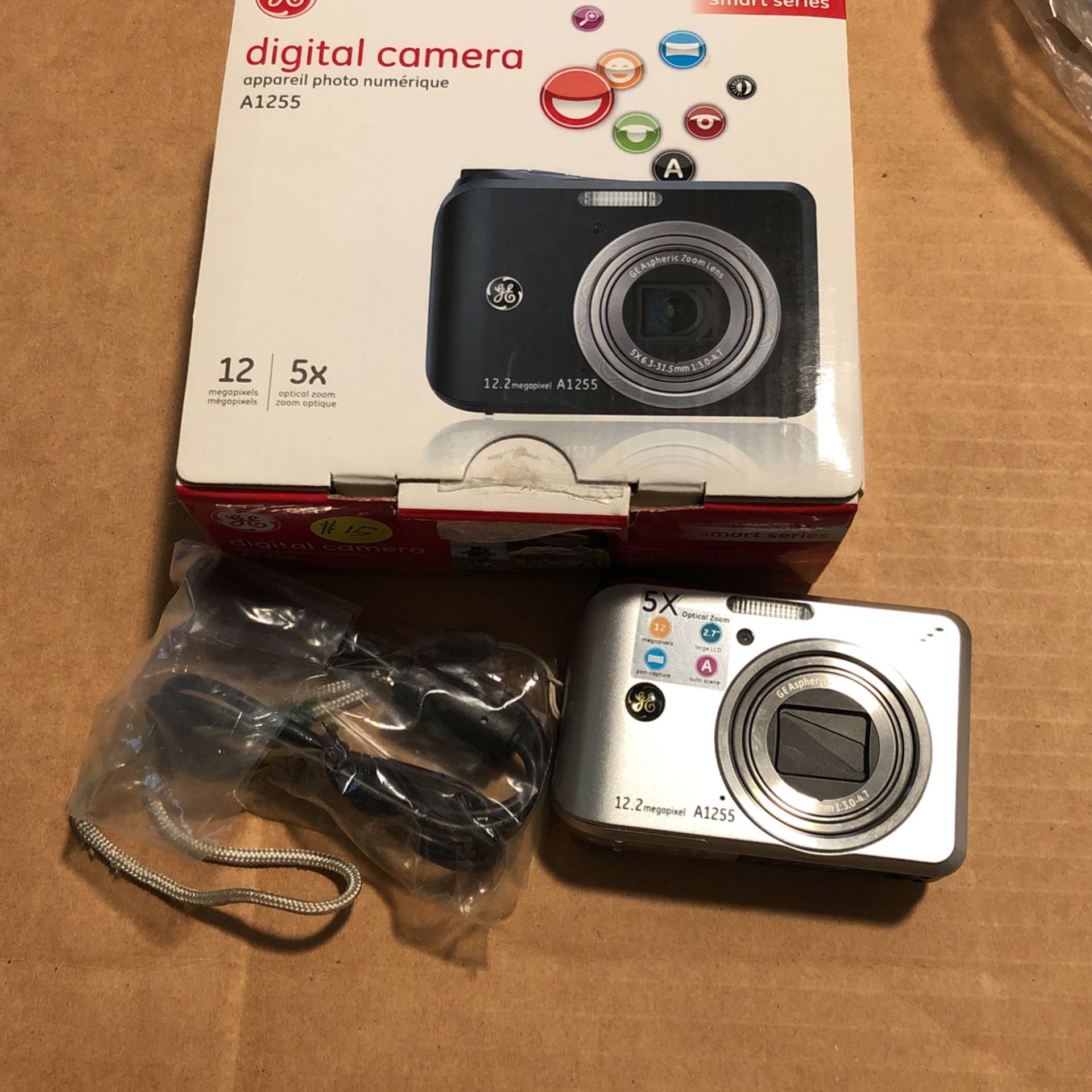 GE (A1255) Silver 2.7" Screen 12.2 MP Point & Shoot Digital Camera